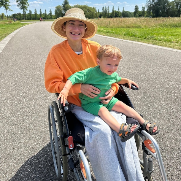 Jaimy met zoontje Len. 